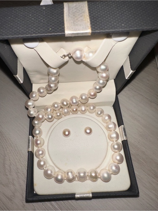 Jewelry - Classic White Pearl Necklace and Stud Earrings Set